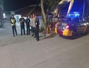 Polisi Laksanakan Patroli Prekat, Sampaikan Imbauan Keamanan Kepada Security RS. Rosela