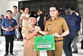 Pemerintah Kabupaten Sumedang Serahkan Bantuan Kemanusiaan Rp 315 Juta untuk Korban Bencana Alam di Sumatera