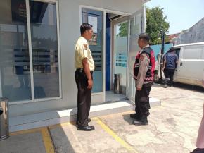 Upaya Berkomunikasi Kepada Pihak Kepolisian Perihal Kamtibmas di Wilayah Hukum Polsek Tempuran, Polisi Ingatkan Security Perbankan di Wilkum Binaan.