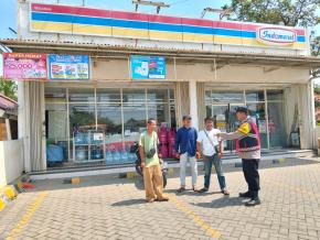 Anggota Polsek Batujaya melaksanakan Giat Cipta Kondisi KRYD di Minimarket