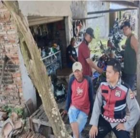 Bripka Satim  Anggota Polsek Banyusari Kembali Melaksanakan Sosialisasikan Bahaya Judi Online Kepada Masyarakat