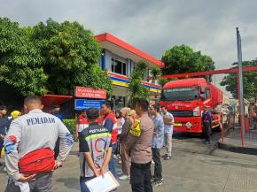 Polsek Klari Amankan Simulasi Latihan Kebakaran di SPBU Rest Area KM-57, Wujud Sinergi Cegah Kebakaran