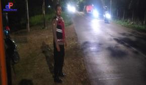 Bripka Ricky Sugiharto Personel Polsek Lemahabang Laksanakan Patroli Prekat Malam Di Obyek Vital