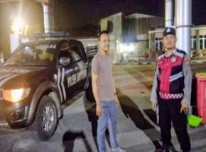 Kembali Kunjungi SPBU, Prekat Polsek Banyusari Berikan Rasa Aman