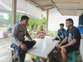 Bhabinkamtibmas Desa Segarjaya memberikan Pesan-pesan Kamtibmas kepada Masyarakat Binaannya