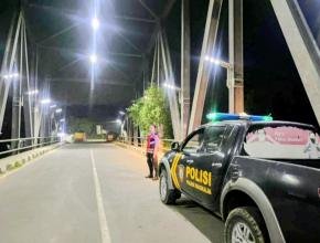 Polsek Pangkalan Antisipasi Tindak Kejahatan Jalanan di Wilayah Perbatasan, melalui Kegiatan Patroli Perintis