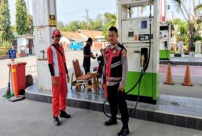 Bripka Satim Kembali Kunjungi SPBU, Prekat Polsek Banyusari Berikan Rasa Aman