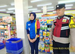Upaya Brigadir Alpian Budi Giat Patroli Perekat Supermarket Indomaret Gempol Guna Antisipasi Kejahatan