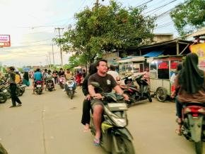 Menyambut Magrib di Taman Senopati, Pasar Takjil Dadakan Jadi Ruang Kebersamaan Warga