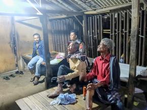 Upaya Bhabinkamtibmas Polsek Telagasari Kembali Giatkan Siskamling Bersama Warga Binaan