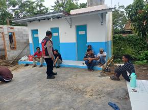 Anggota Polsek Batujaya Himbau Masyarakat Desa Segeran untuk menjaga Kamtibmas di lingkungan masyarakat