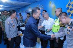 Kapolda NTB Bersama Forkopimda Pantau Pawai Takbiran di Mataram, Pastikan Berjalan Aman dan Kondusif