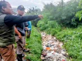 Antisipasi Banjir, Camat Cikampek Turun Langsung Pantau Wilayah Rawan