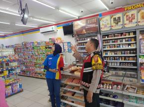 Terus Lakukan Patroli ke Area Minimarket dan pertokoan wilayah hukum polsek tempuran, Antisipasi C3 dan kerawanan lainnya.