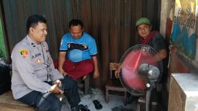 Upaya Bhabinkamtibmas Polsek Telagasari Sebar Pesan Kamtibmas Kepada Masyarakat Binaan