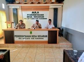 Bhabinkamtibmas Desa Segaran Mengikuti Rapat Minggon tingkat Desa