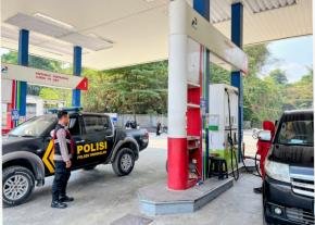 Polsek Pangkalan Rutin Laksanakan Patroli Perintis, Kontrol Situasi Keamanan pada Objek Vital SPBU Pertamina