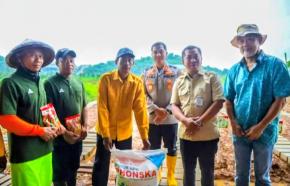Dari Cikampek untuk Ketahanan Pangan Nasional, Bupati Karawang Dampingi Kapolres Tanam Jagung Pipil