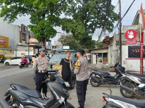 Patroli Polsek Kotabaru Sambangi Juru Parkir Berikan Pesan dan Himbauan Kamtibmas