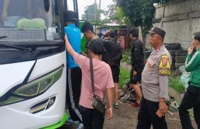 Polsek Klari Amankan Keberangkatan Suporter The Jack Mania Menuju GBK