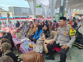 Bhabinkamtibmas Polsek Rengasdengklok Hadiri Peringatan Maulid Nabi Muhammad di Desa Binaan