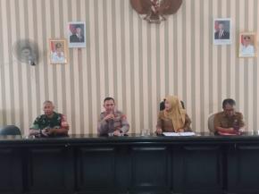 Kapolsek Rengasdengklok Bersama Forkopimcam, Hadiri Rapat Minggon Tingkat Kecamatan Rengasdengklok
