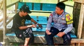 Jalin Silaturrahmi, Bhabinkamtibmas Laksanakan Sambang Warga Sekaligus Berikan Himbauan Kamtibmas