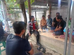 Anggota Polsek Batujaya Ajak Masyarakat untuk Menjaga Kamtibmas di Wilayahnya