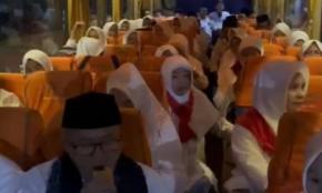 Personel Polsek Klari Lakukan Pengamanan Keberangkatan MUI untuk Doa Bersama dan Pengukuhan Pengurus MUI Pusat