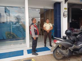 Aiptu Yulian Anggota Polsek Batujaya Sambangi Scurity Bank Mandiri Unit Batujaya