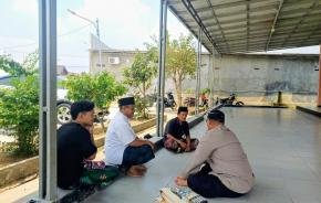 Polisi Batujaya mensosialisasikan Bahaya Karhutla kepada Masyarakat