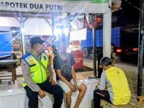 Jaga Kampung Tetap Aman, Bhabinkamtibmas Banyusari Ronda Bersama Warga
