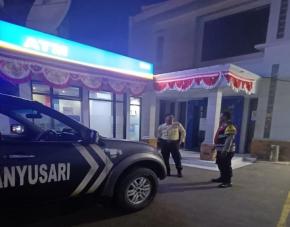 Anggota Polsek Banyusari Kunjungi Bank BRI Gempol Patroli Prekat di Malam Hari