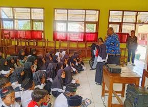 Anak SDN Babakanjati Kuningan Mulai Aktif Bermedia Sosial, Poltekesos dan Diskominfo Beri Edukasi Gadget Sehat