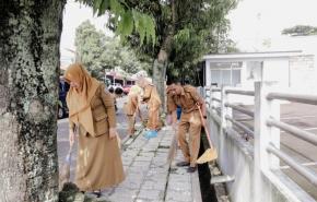 Bersih Bersama untuk Ciamis Nyaman, Bupati Herdiat Ajak Birokrasi Turun ke Lapangan 