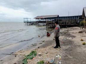 Polsek Tempuran melaksanakan Giat Pelayanan di Pos Terpadu. Dilibur Panjang Nataru 2025-2026  Pantai Ciparagejaya