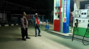 Kanit Sabhara Polsek Batujaya melaksanakan Patroli Prekat di SPBU Batujaya