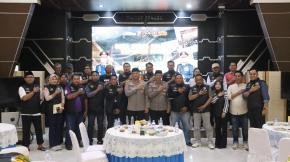 Kapolres Subang Perkuat Sinergi dengan Awak Media dalam Buka Puasa Bersama Penuh Kehangatan.