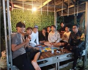 Personel Polsek Telukjambe Timur Gelar Patroli Dialogis, Sambangi Warga di Tegal Luhur