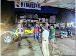 Pelihara Keamanan, Polsek Pangkalan Sasar Pertigaan Tegalloa saat Lakukan Patroli Perintis