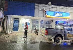 Personil Polsek Tegalwaru Patroli Dini hari di Depan BRI Loji Antisipasi Pekat dan Kejahatan