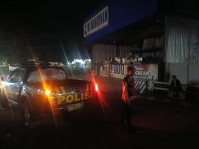 Polsek Pangkalan Jangkau Keamanan di Pertigaan Tegalloa saat Lakukan Patroli Perintis