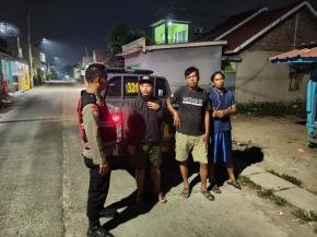 Personel Samapta Polsek Klari Laksanakan Patroli Malam Sasaran Desa Gintungkerta