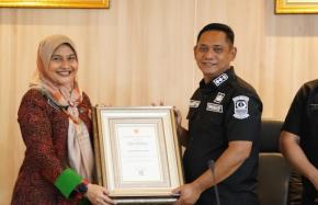 Pemkab Bekasi Terima Tanda Penghargaan Swasti Saba Padapa dari Kementerian Kesehatan RI Atas Keberhasilan dalam Menyelenggarakan Kabupaten/Kota Sehat Tahun 2025