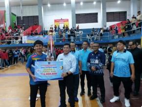 Kejuraan Kota Voli U-16 dan U-18 Depok Resmi Ditutup, Sekda Mangnguluang Mansur Berikan Piala dan Hadiah Kepada Pemenang