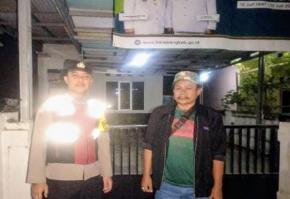 Bripka Satim Bhabinkamtibmas Kembali Ikut Serta Dalam Giat Ronda Bersama Warga
