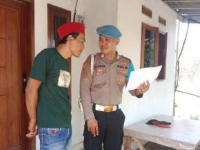 Upaya Anggota Personil Polsek Tempuran Laksanakan Sosialisasi QR Barcode Yanduan Divpropam Polri kepada Masyarakat.