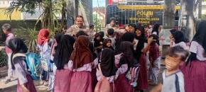 Polisi Sahabat Anak, Polda NTB Tanamkan Kesadaran Kamtibmas Sejak Dini di SDN 2 Gunungsari