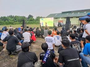 Kapolsek Rengasdengklok Bersama Jajaran Monitoring dan Melepas Keberangkatan Suporter Viking Menuju Stadion GBLA