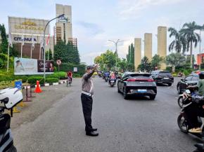 Satlantas Polres Karawang Gelar Pengaturan Arus Lalu Lintas, Dukung Pelaksanaan Ops Lilin Lodaya 2025